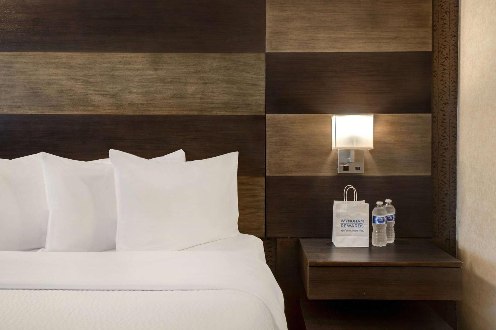Days By Wyndham South Hotel 3*