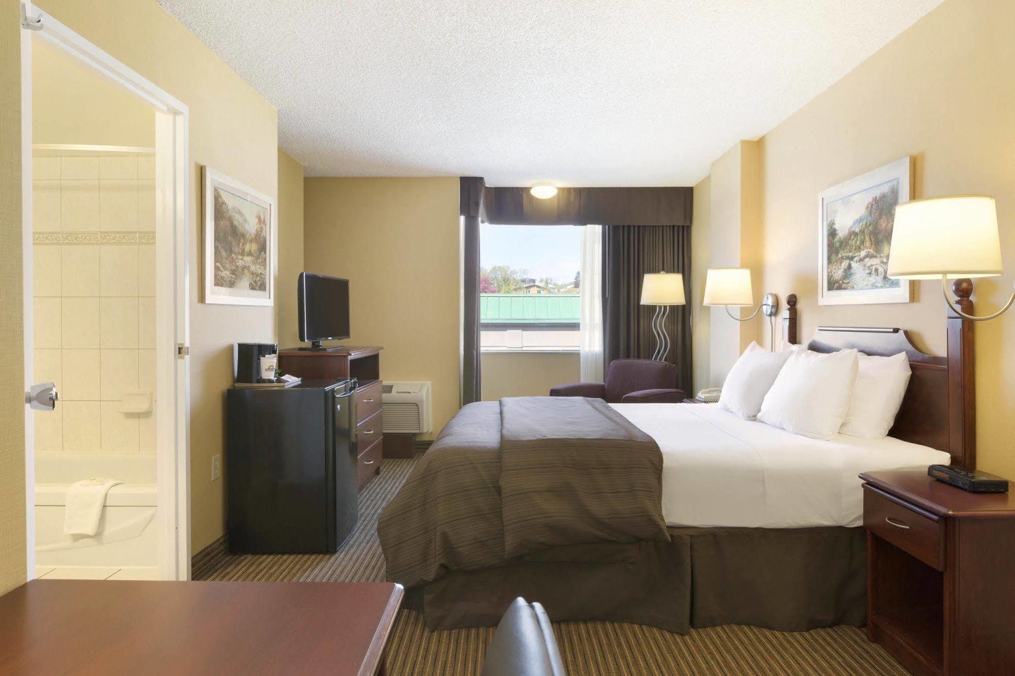 Days By Wyndham South Calgary